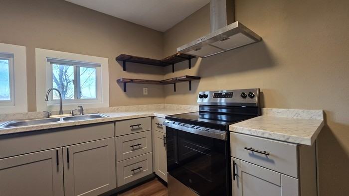 635 E Pine St - Photo 5 of 10