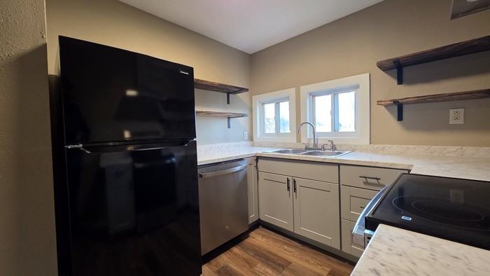 635 E Pine St - Photo 6 of 10