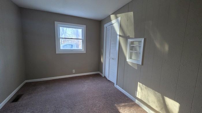 635 E Pine St - Photo 7 of 10