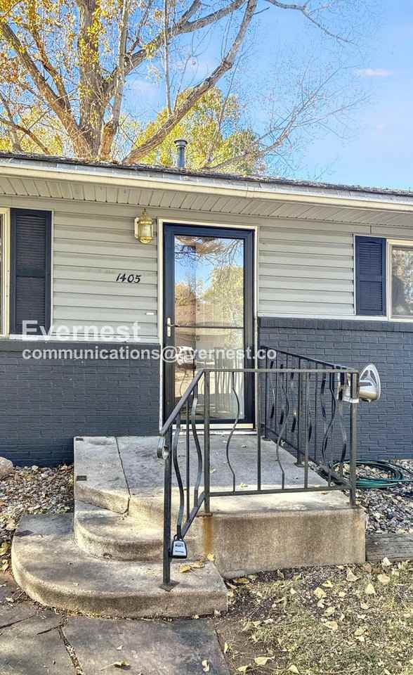 1405 Village Lane - Photo 2 of 50