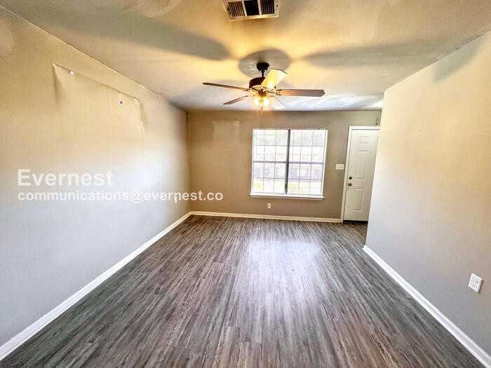 1800 Labette Manor Dr #5 - Photo 3 of 16