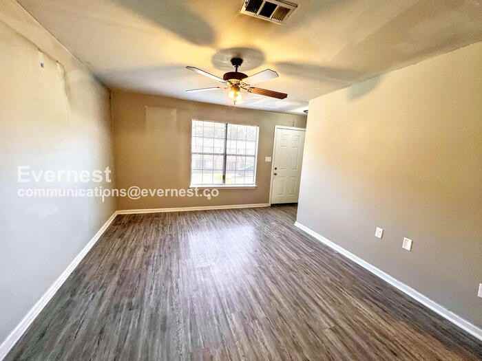 1800 Labette Manor Dr #5 - Photo 5 of 16