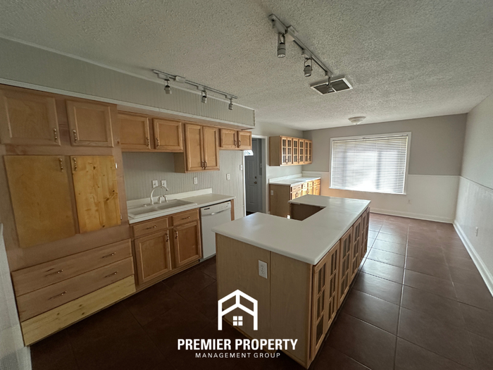 2714 Gerald Ford Dr W - Photo 4 of 24