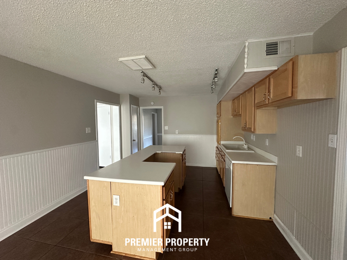 2714 Gerald Ford Dr W - Photo 5 of 24