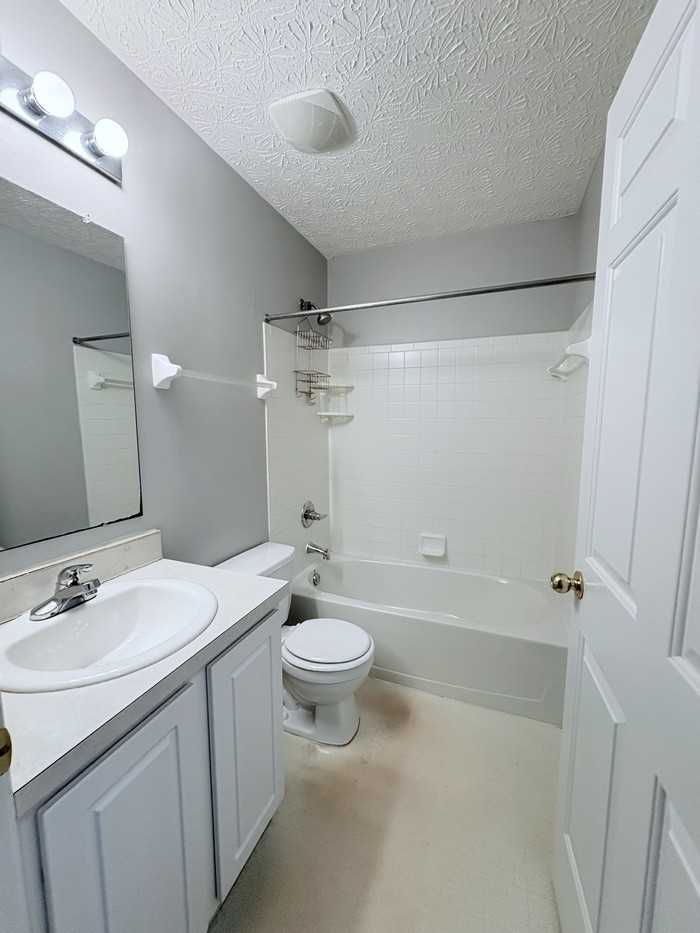 6215 Hampton Green Pl - Photo 6 of 17