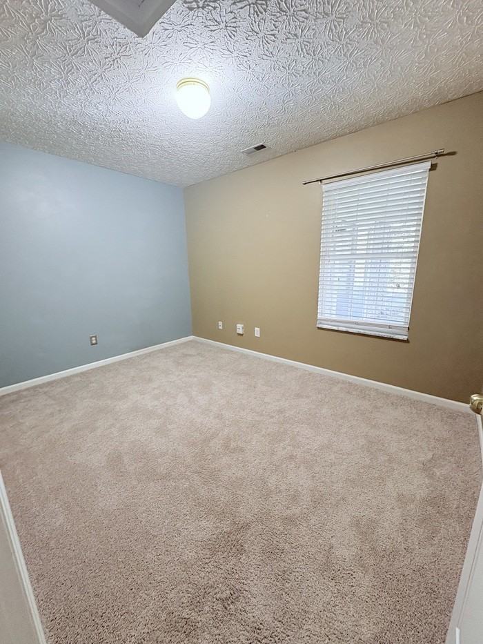 6215 Hampton Green Pl - Photo 7 of 17