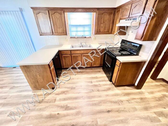 6701 W 149th Ter - Photo 4 of 23