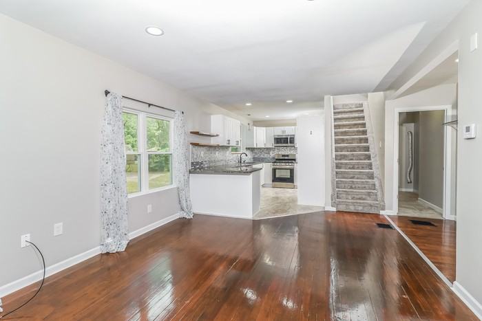 243 Ridgeway Rd - Photo 2 of 15