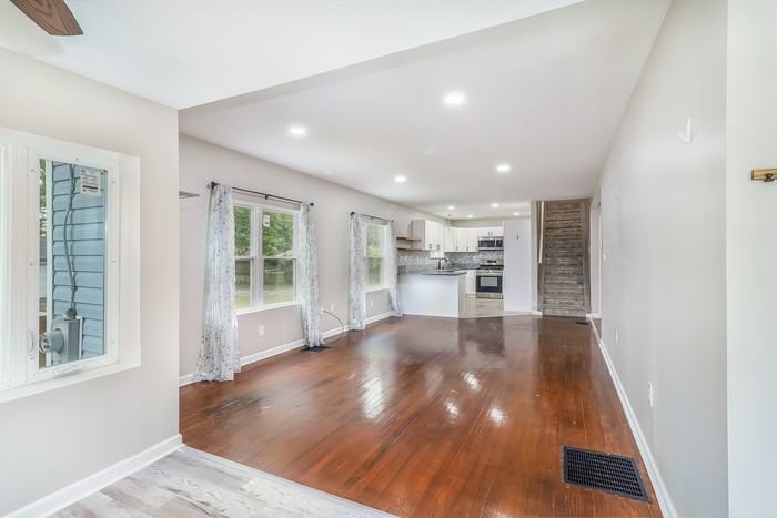 243 Ridgeway Rd - Photo 3 of 15