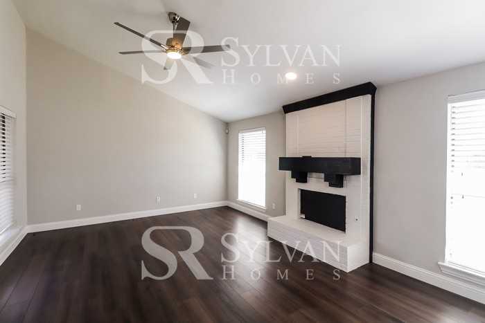 2211 Big Bend Dr - Photo 2 of 15