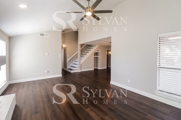 2211 Big Bend Dr - Photo 3 of 15