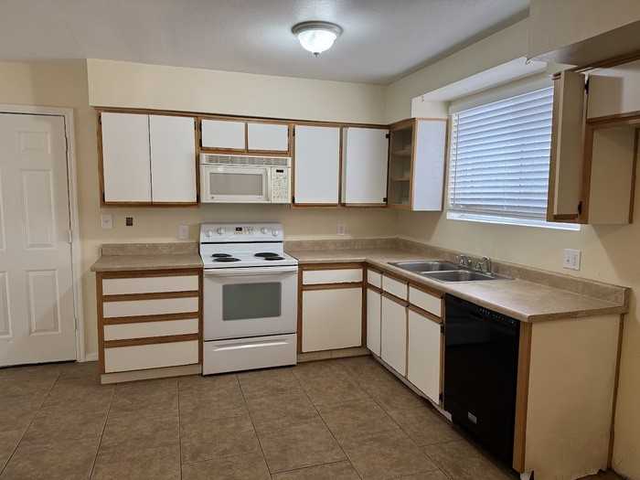 5517 West Roma Avenue - Photo 2 of 13