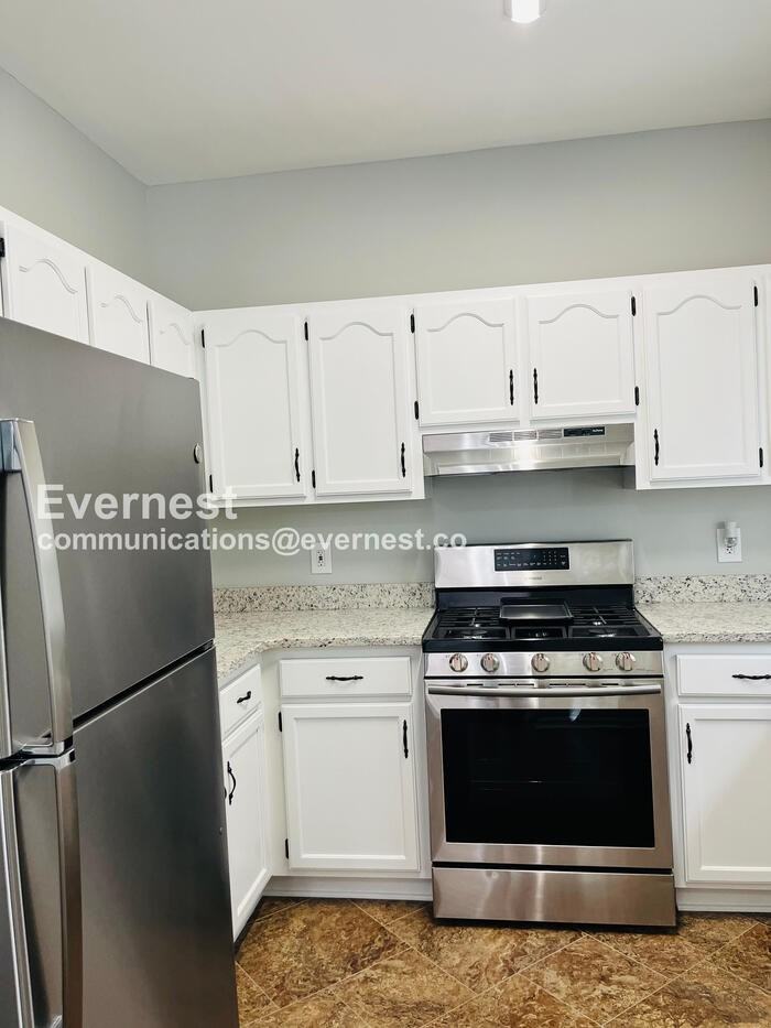 11925 Long Forest Dr - Photo 2 of 24