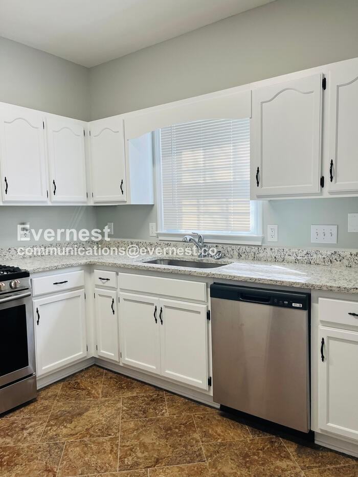 11925 Long Forest Dr - Photo 3 of 24