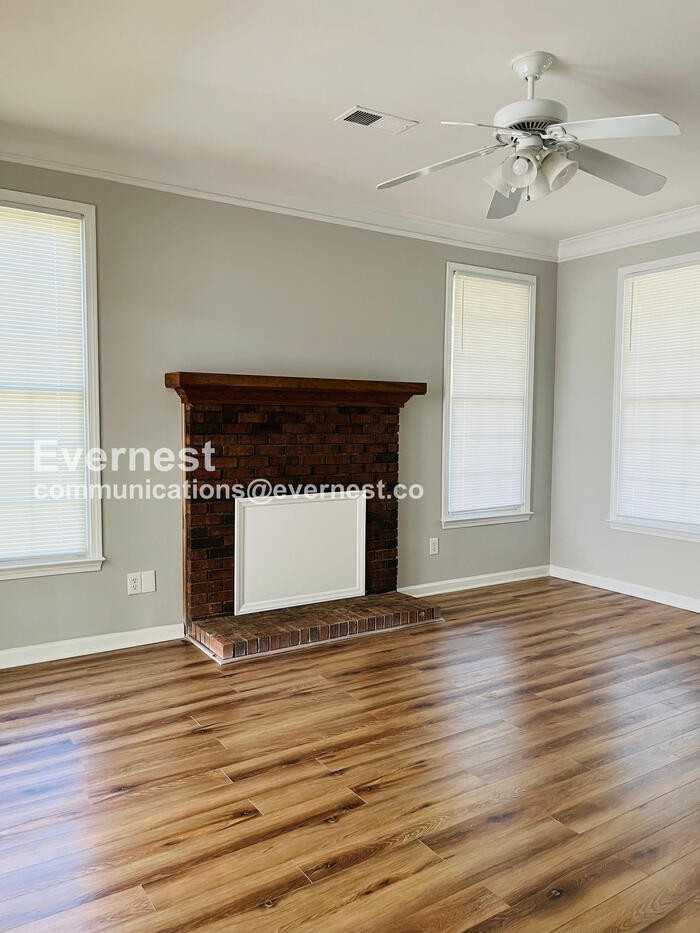 11925 Long Forest Dr - Photo 4 of 24