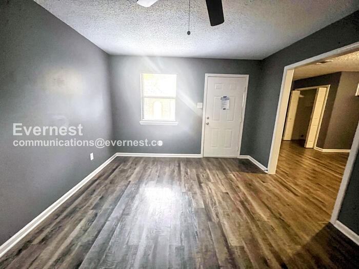 300 Bellewood Ln #B - Photo 3 of 15