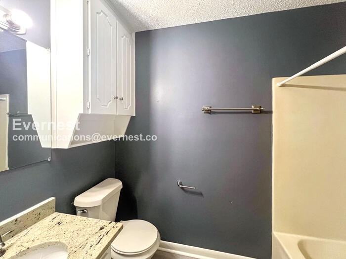 300 Bellewood Ln #B - Photo 5 of 15