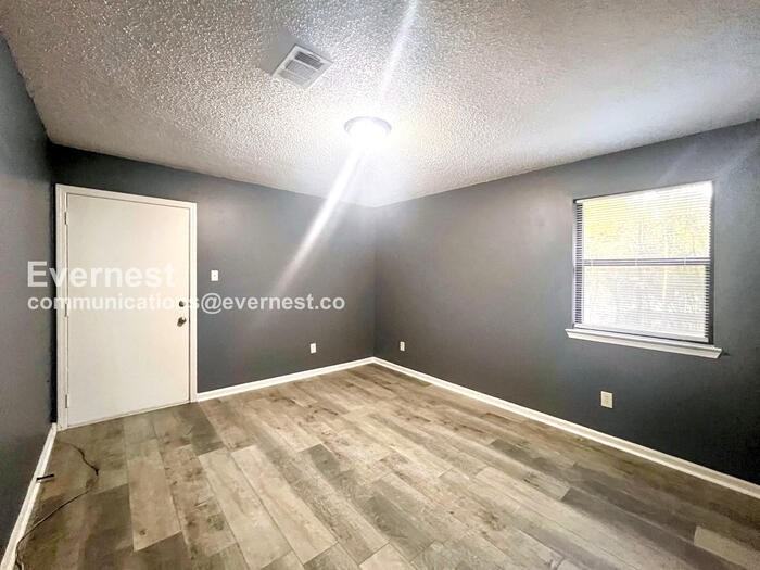 300 Bellewood Ln #B - Photo 6 of 15