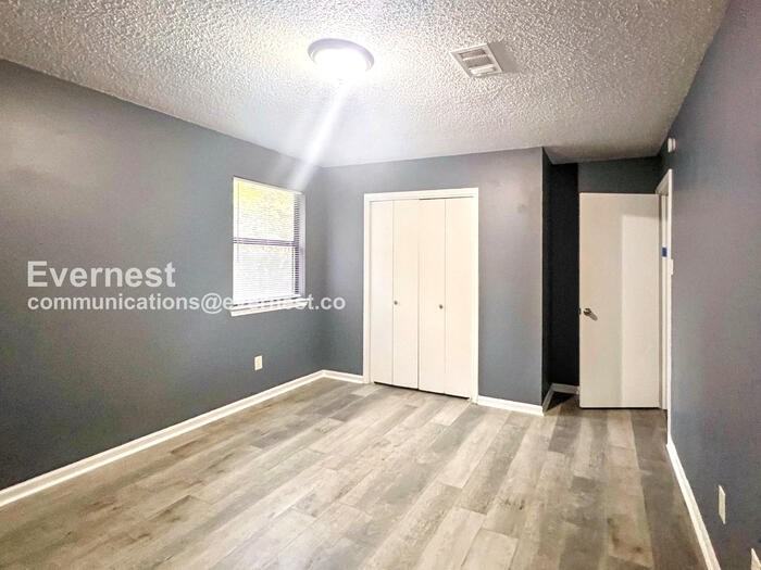 300 Bellewood Ln #B - Photo 7 of 15