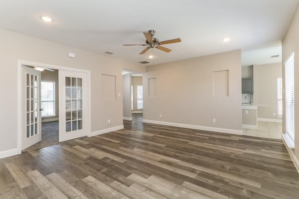 1029 Primrose St - Photo 4 of 16