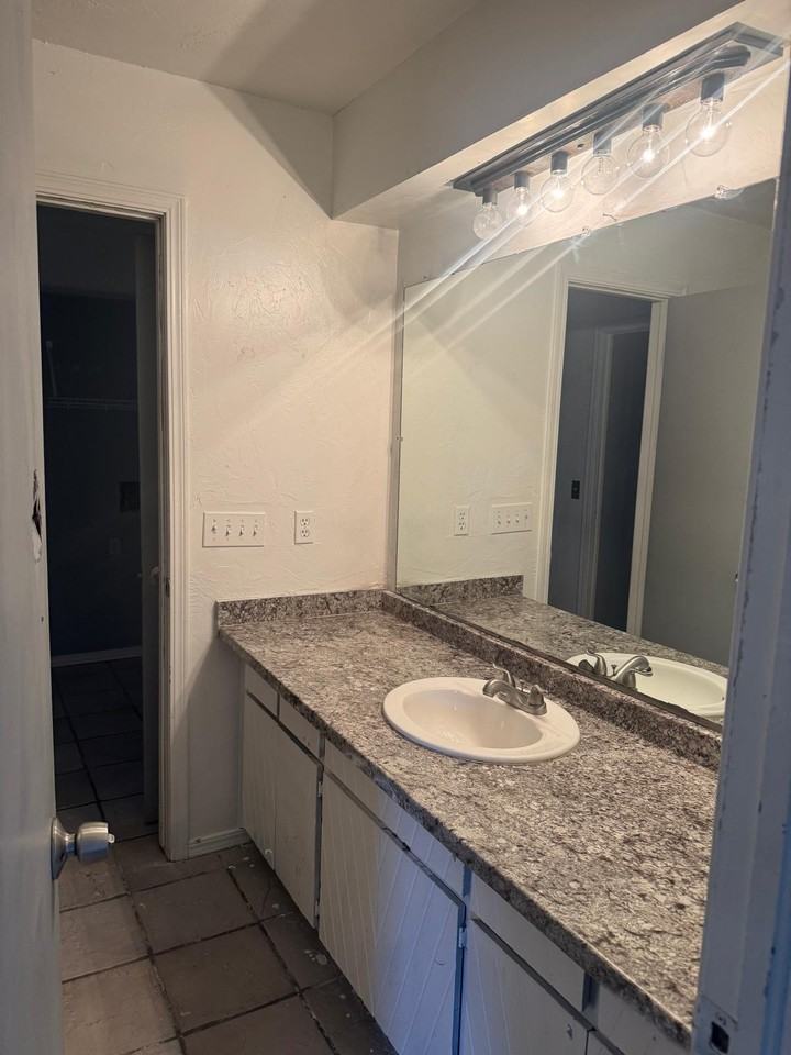 7009 Northwest 90th Street #NA - Photo 5 of 13