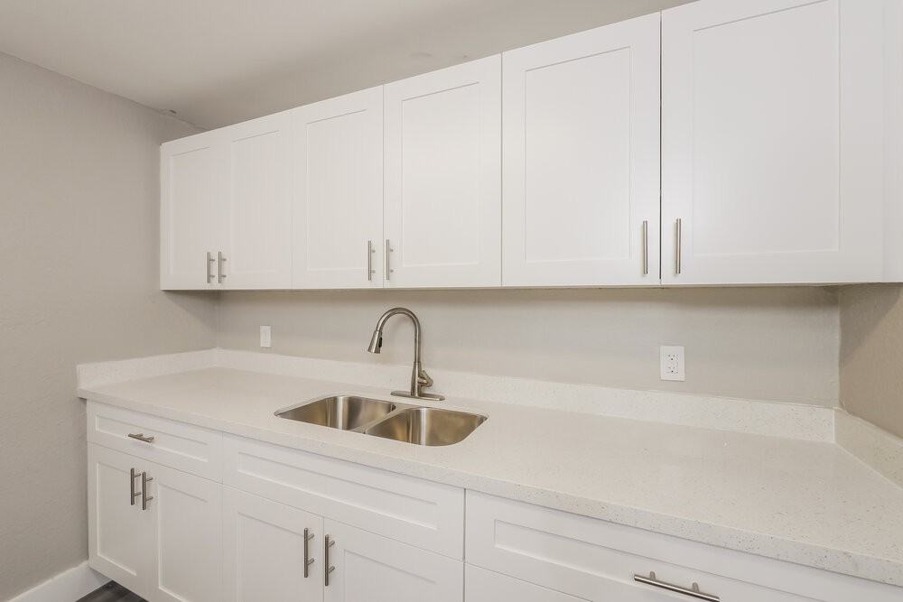 1115 North Andrews Avenue - Photo 7 of 16