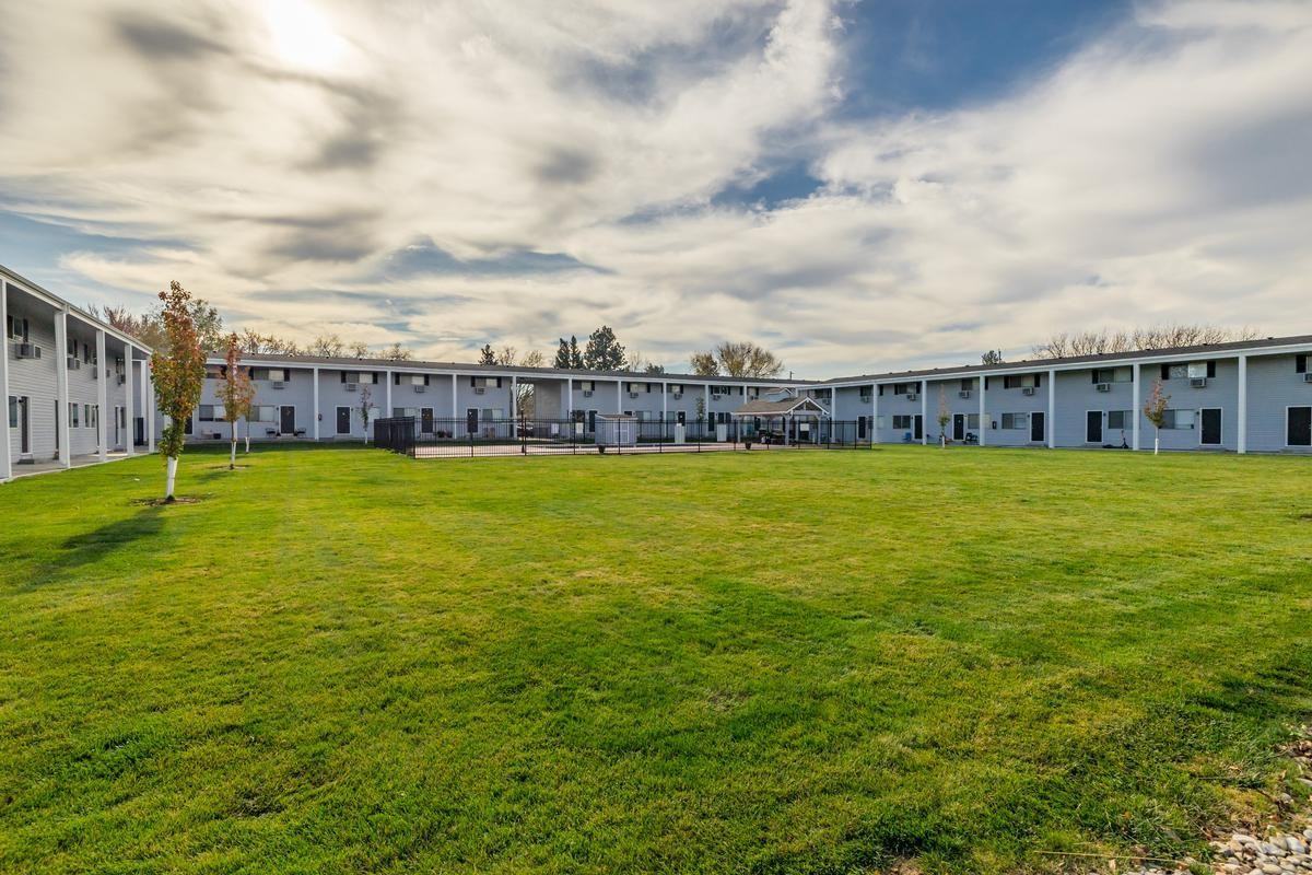 4703 Kootenai St - Photo 2 of 26