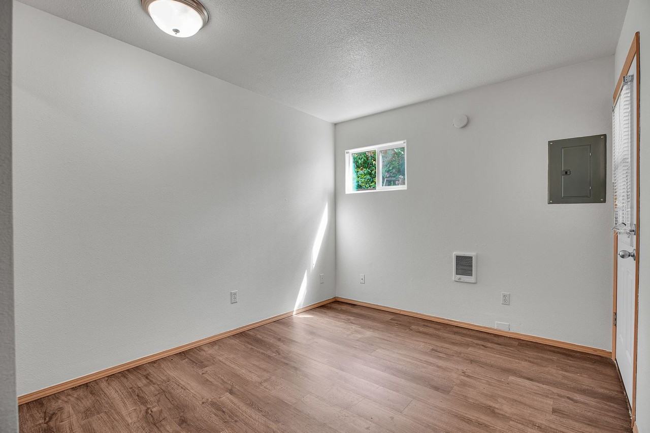 #327 BURNSIDE EAST - Photo 4 of 8