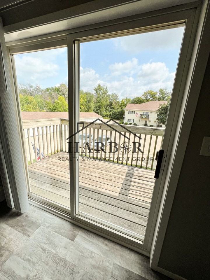 115 1st St - Photo 3 of 11