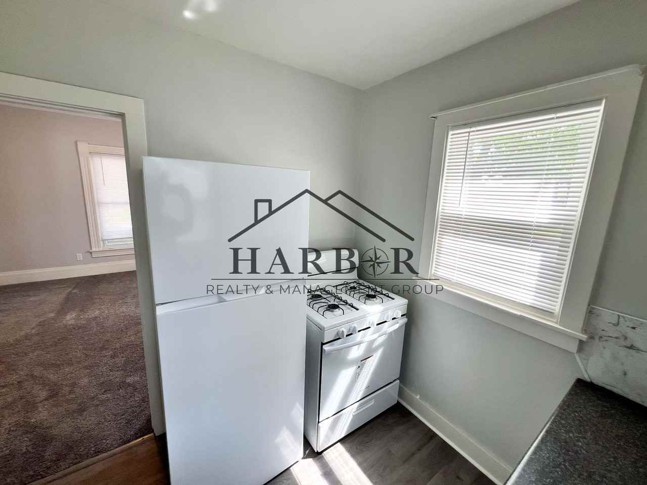 527 Boone Street - Photo 4 of 50