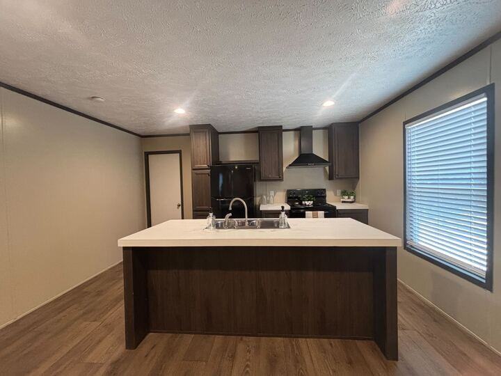 601 Kathy Street - Photo 7 of 35