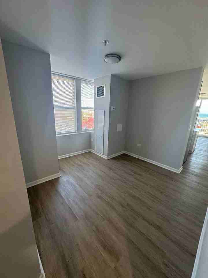 10 N Sheridan Rd. - Photo 2 of 25