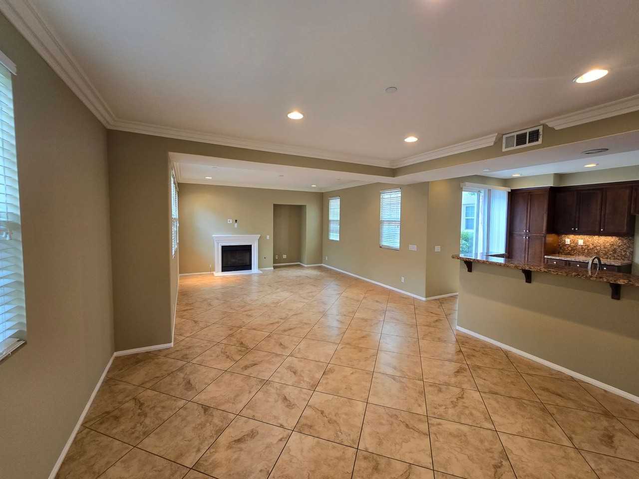 15247 Cambridge St - Photo 2 of 34