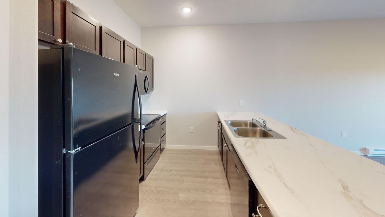 Pioneer Apartments & Townhomes - Photo 4 of 39