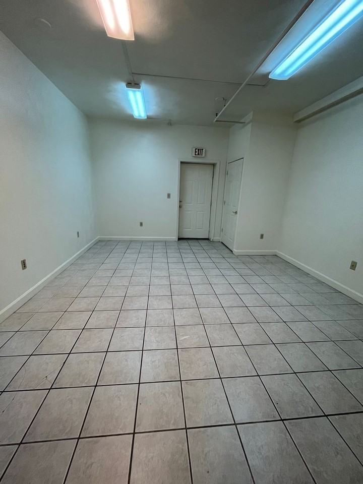 106 Collegiate Ct Apt B - Photo 3 of 15