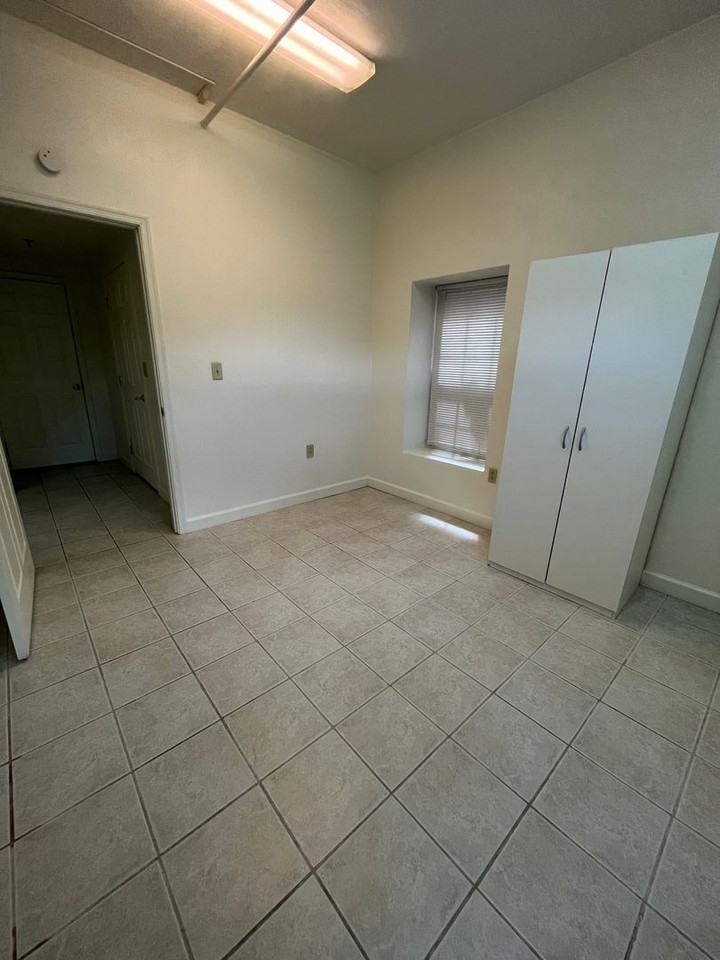 106 Collegiate Ct Apt B - Photo 5 of 15
