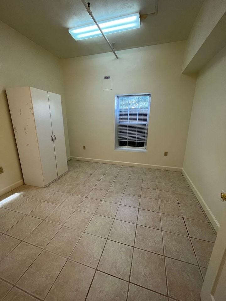 106 Collegiate Ct Apt B - Photo 6 of 15