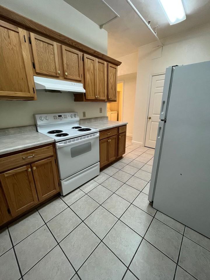 106 Collegiate Ct Apt B - Photo 7 of 15