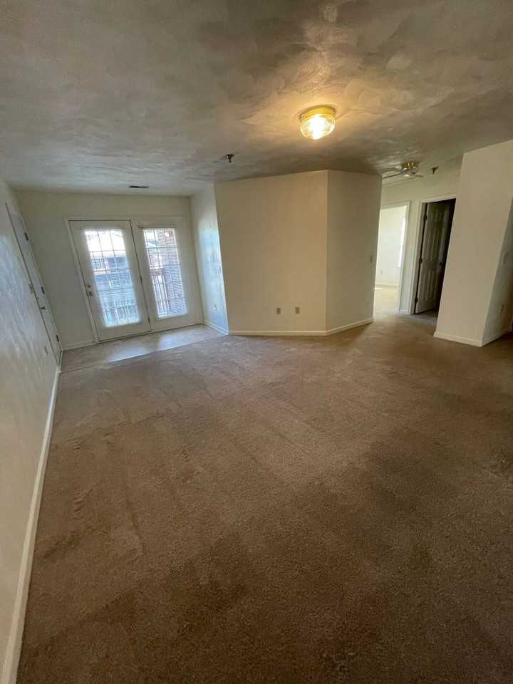 100 Collegiate Ct - Photo 7 of 27