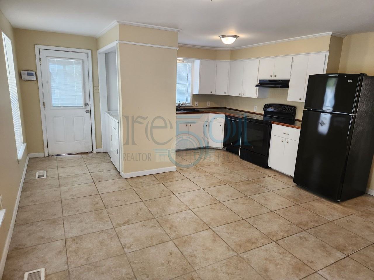 519 S Oak St - Photo 3 of 25