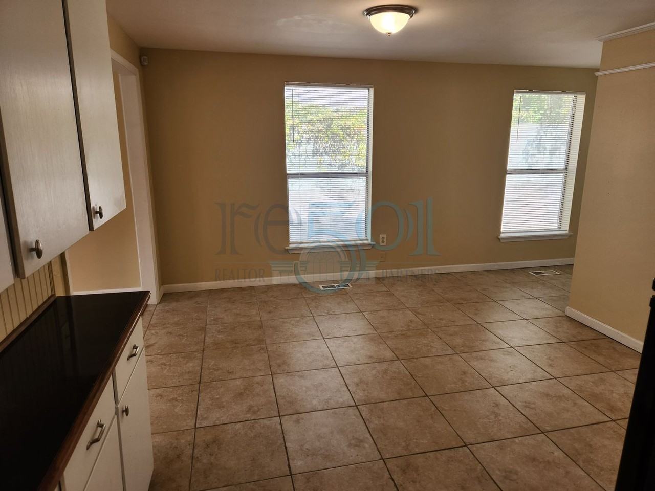 519 S Oak St - Photo 5 of 25