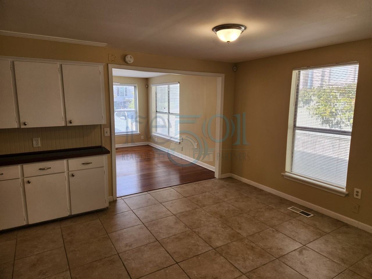 519 S Oak St - Photo 7 of 25