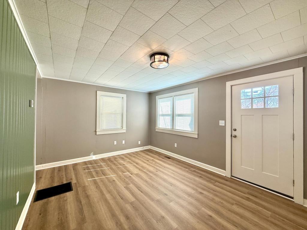 716 Forest St - Photo 3 of 15