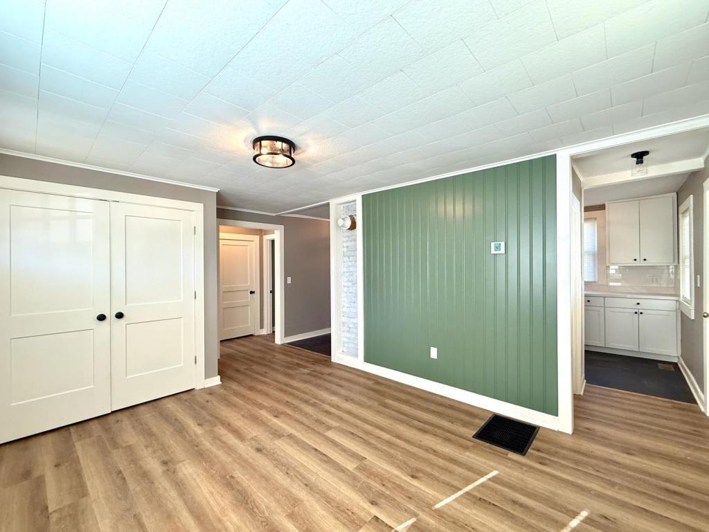 716 Forest St - Photo 4 of 15