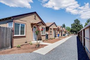 featured image of 933 Hackberry Ave ##3