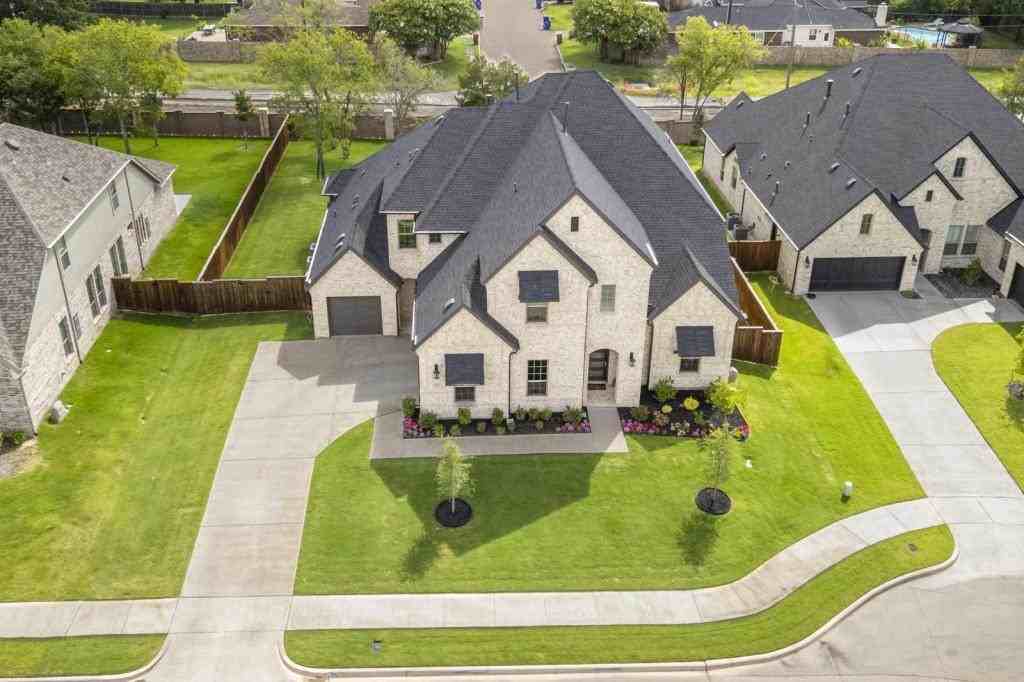 2302 Royal Dove Ln - Photo 2 of 41