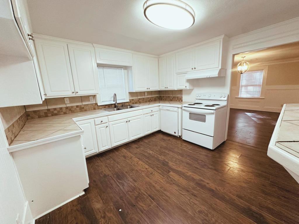 1612 Grant St - Photo 2 of 27