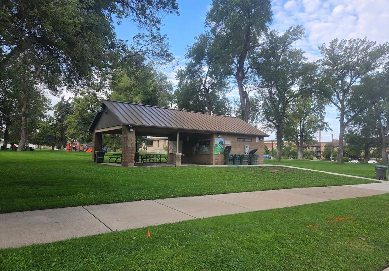 650 24th St - Photo 3 of 14