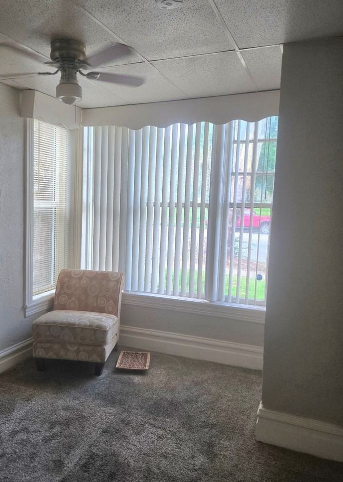 650 24th St - Photo 4 of 14