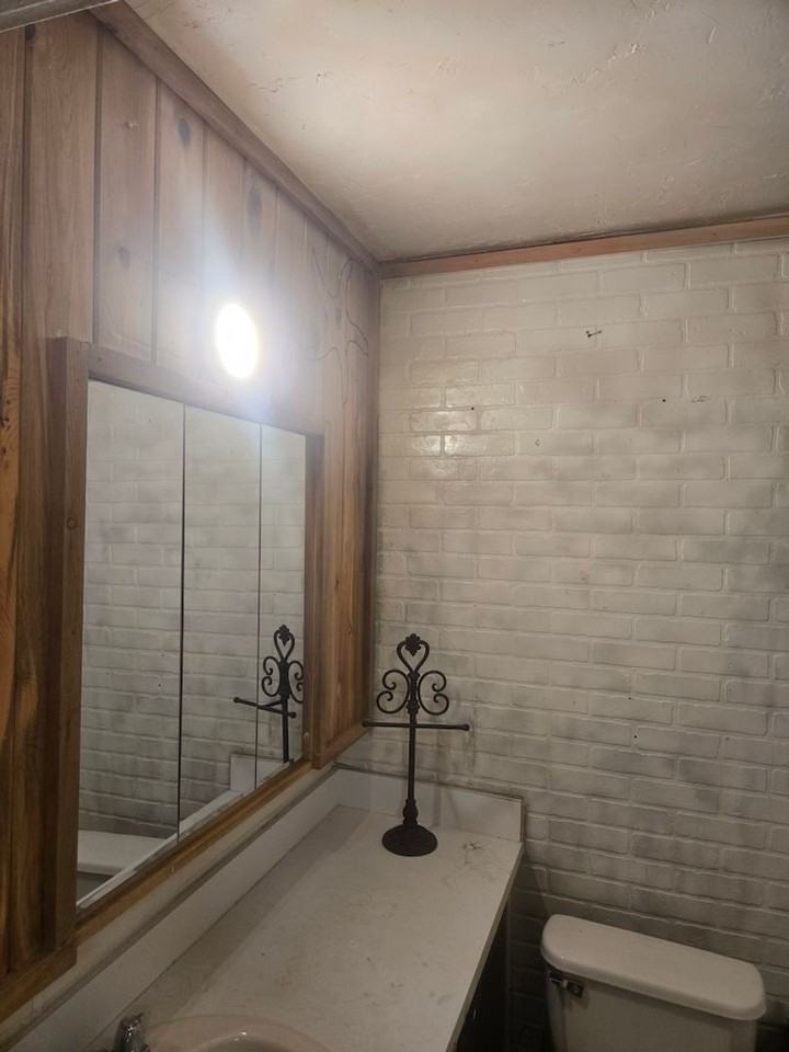 650 24th St - Photo 6 of 14